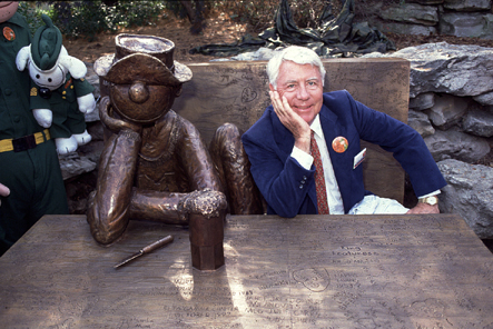 Mort Walker with Beetle Bailey sculpture