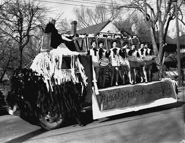 Art students' Homecoming Parade Float, 1954