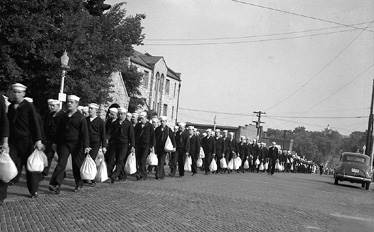 Sailors marching from station to University, 1942